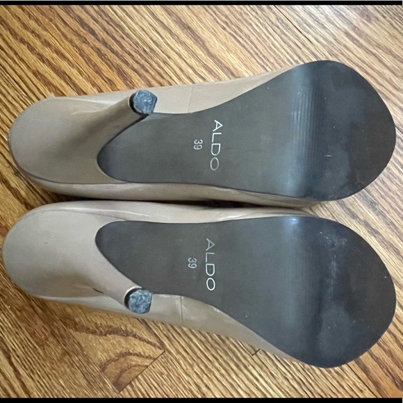 Classic ALDO Tan Pump - Picture 3 of 4